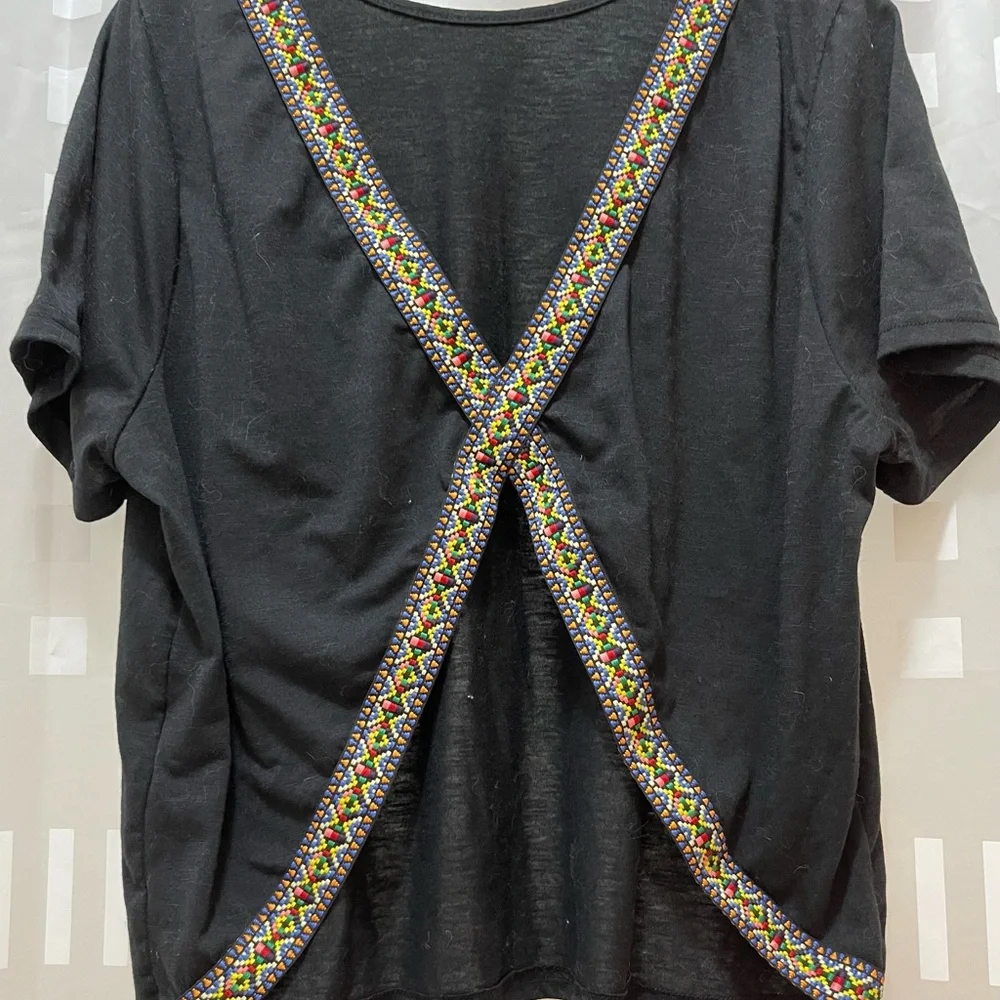 Black medium T-shirt with Aztec embroidery - Picture 1 of 9